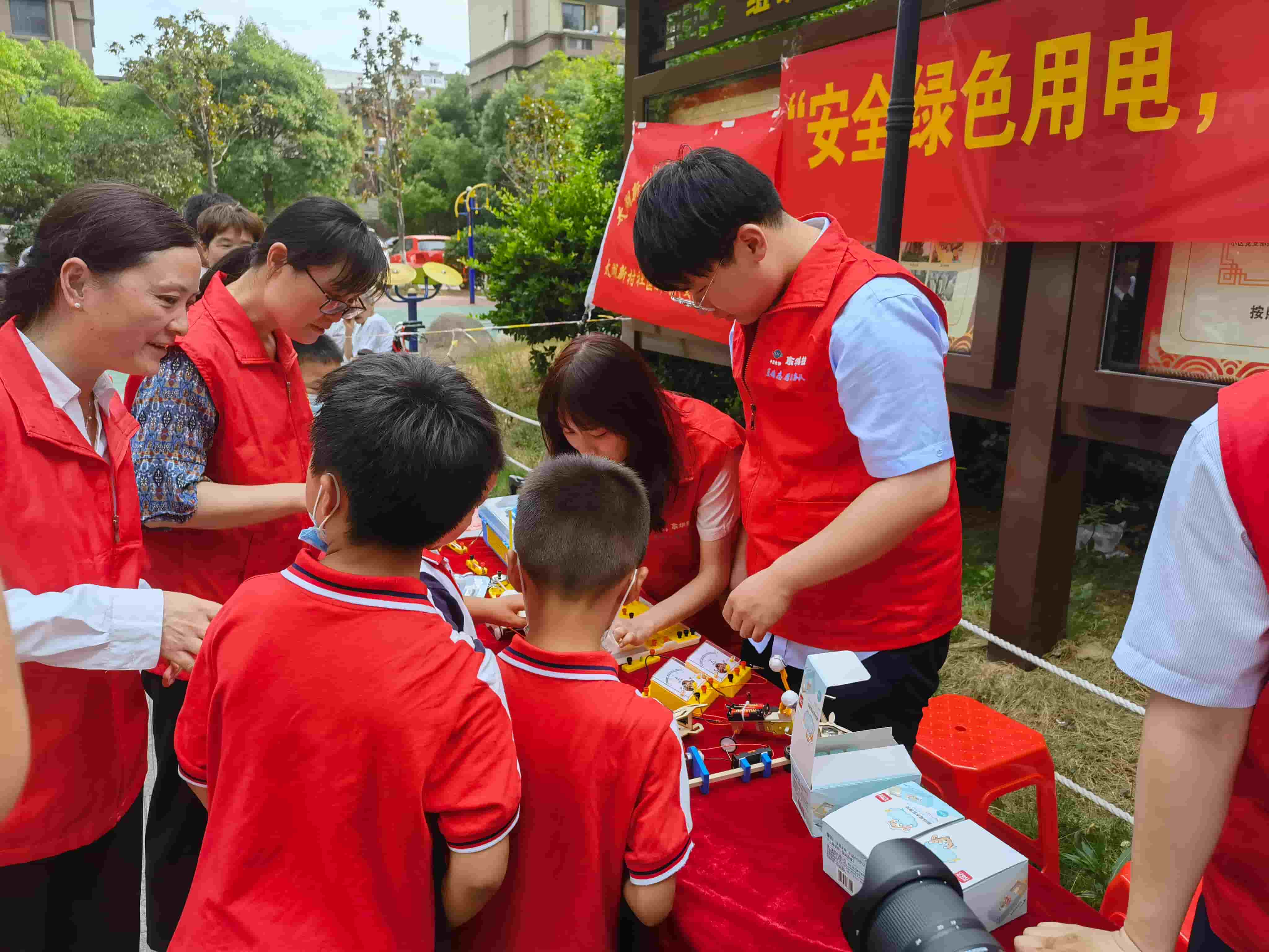 2021年6月21日，藍鴿志愿服務隊前往社區開展“安全用電，安全你我”志愿活動（1）